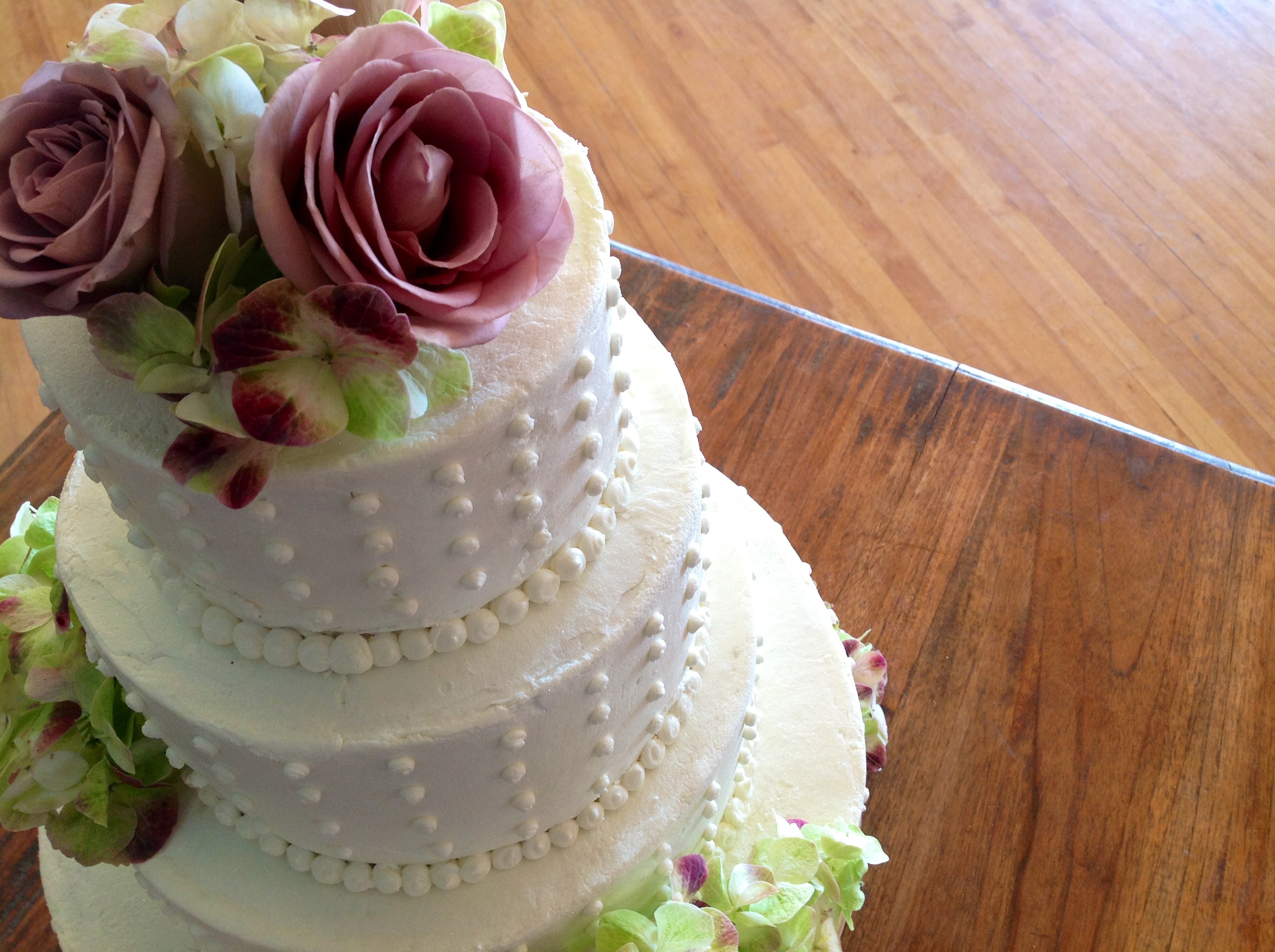  whipped  cream icing  for wedding  cakes 